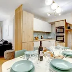 Bluestay 89 - Charmant Appartement A Paris 2